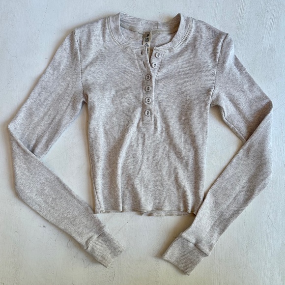 SKIMS Cotton Rib Long Sleeve Crop Henley - Picture 2 of 6